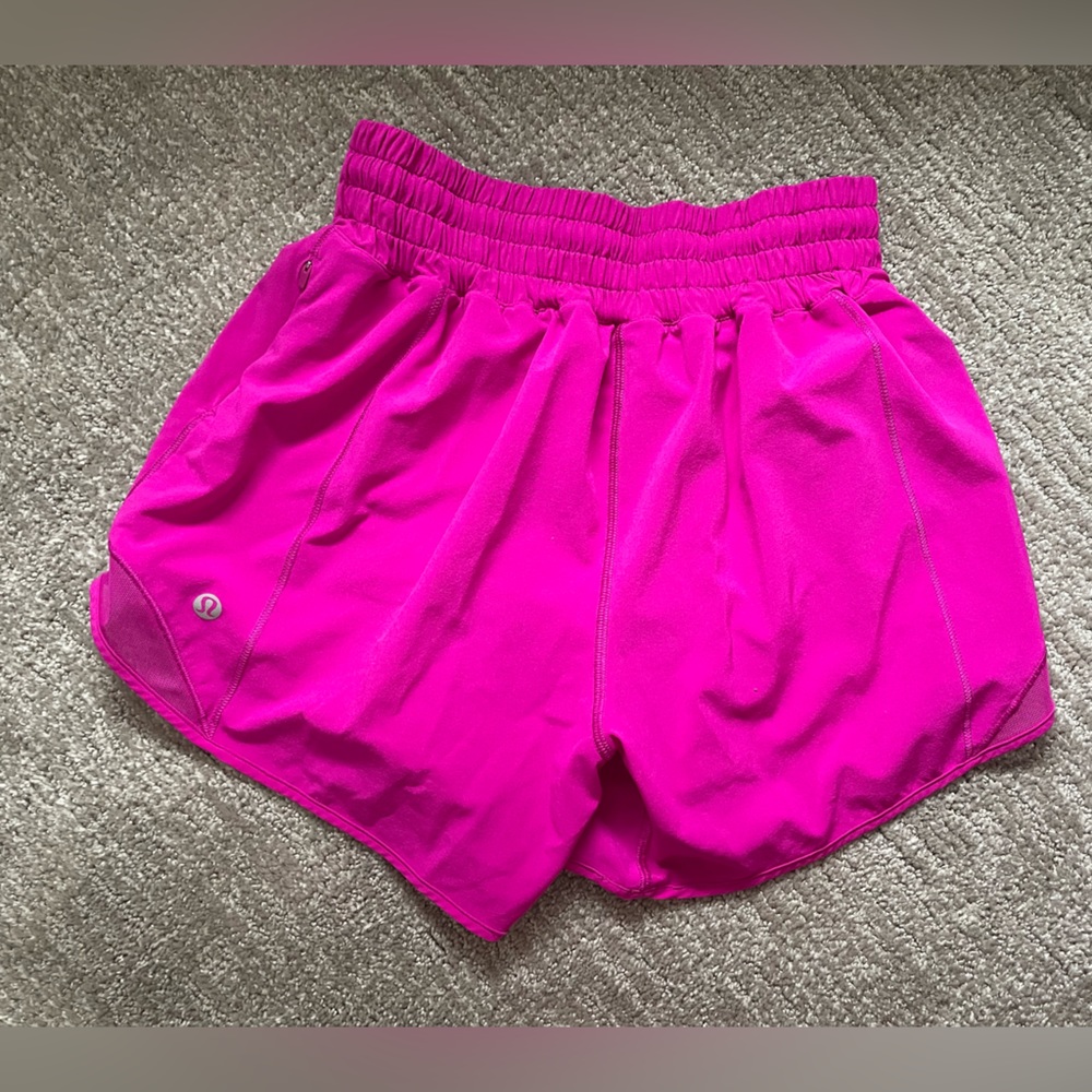 Lululemon hotty hot high rise shorts 4" size 2